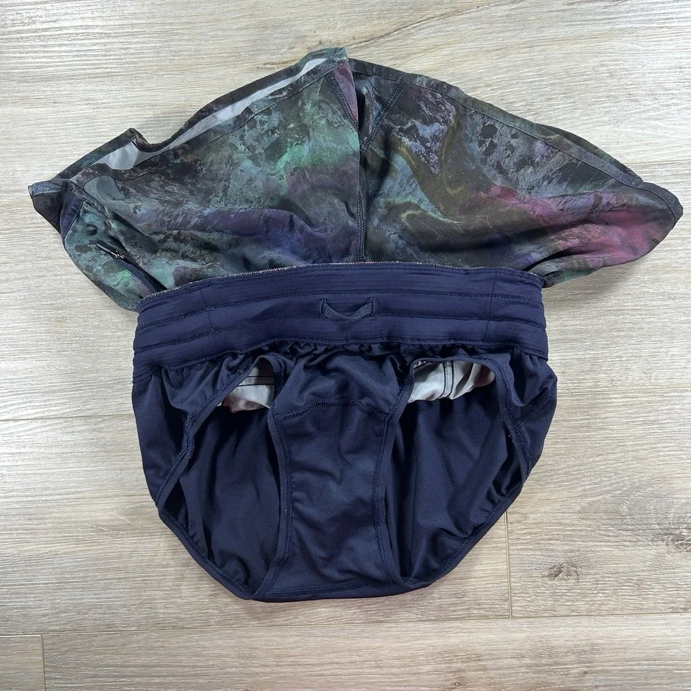 Lululemon Size 8 Low Rise Tracker Lined Short V 4